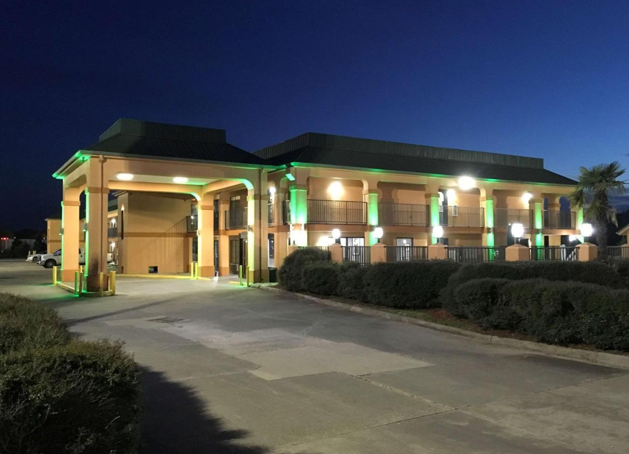 Americas Best Value Inn Denham Springs Exterior photo