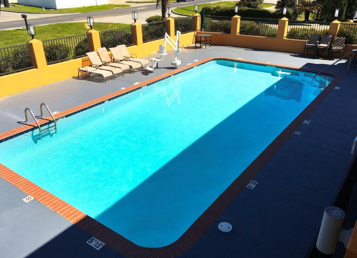 Americas Best Value Inn Denham Springs Exterior photo