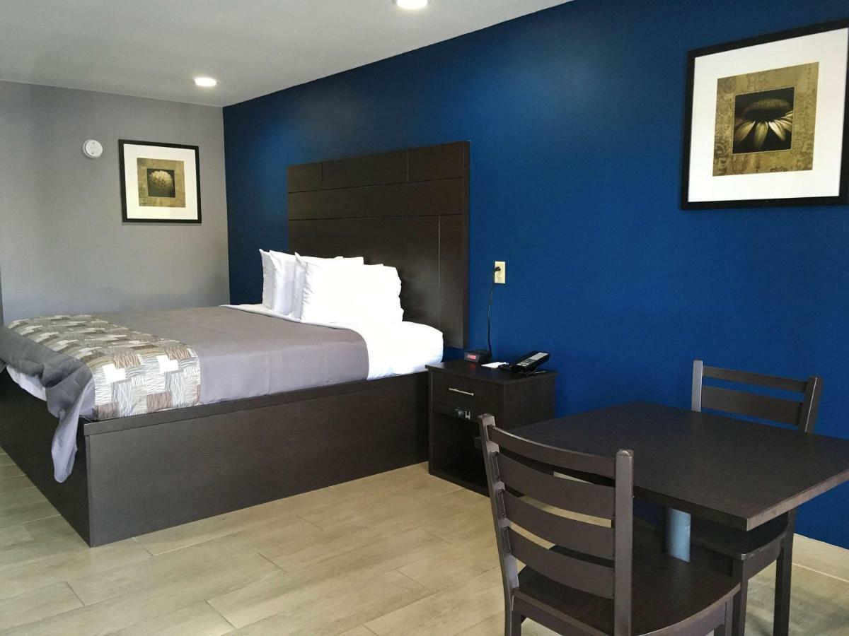 Americas Best Value Inn Denham Springs Exterior photo