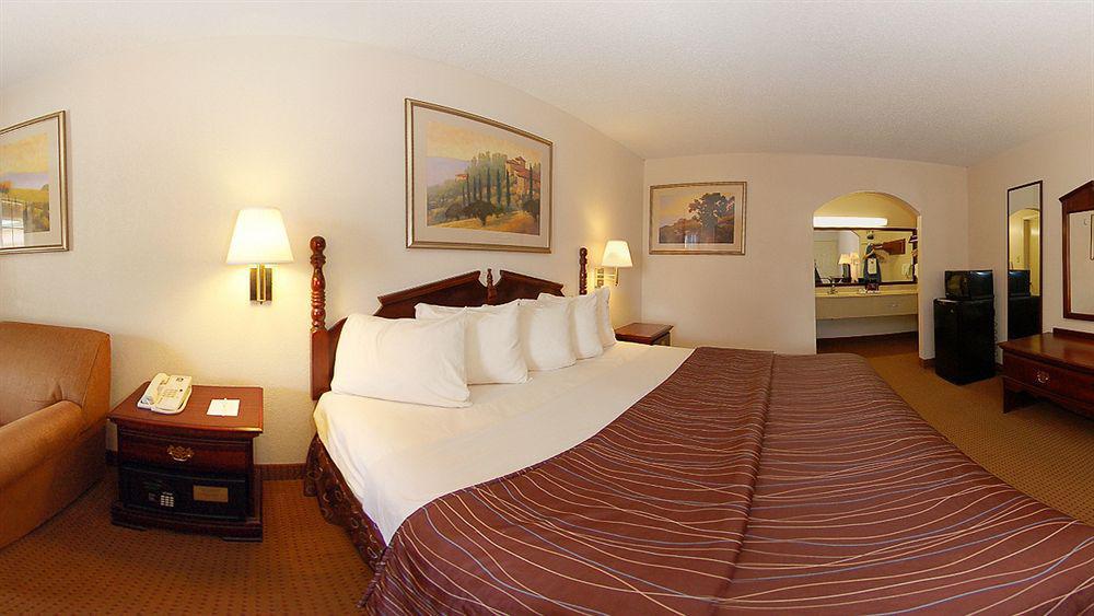 Americas Best Value Inn Denham Springs Exterior photo
